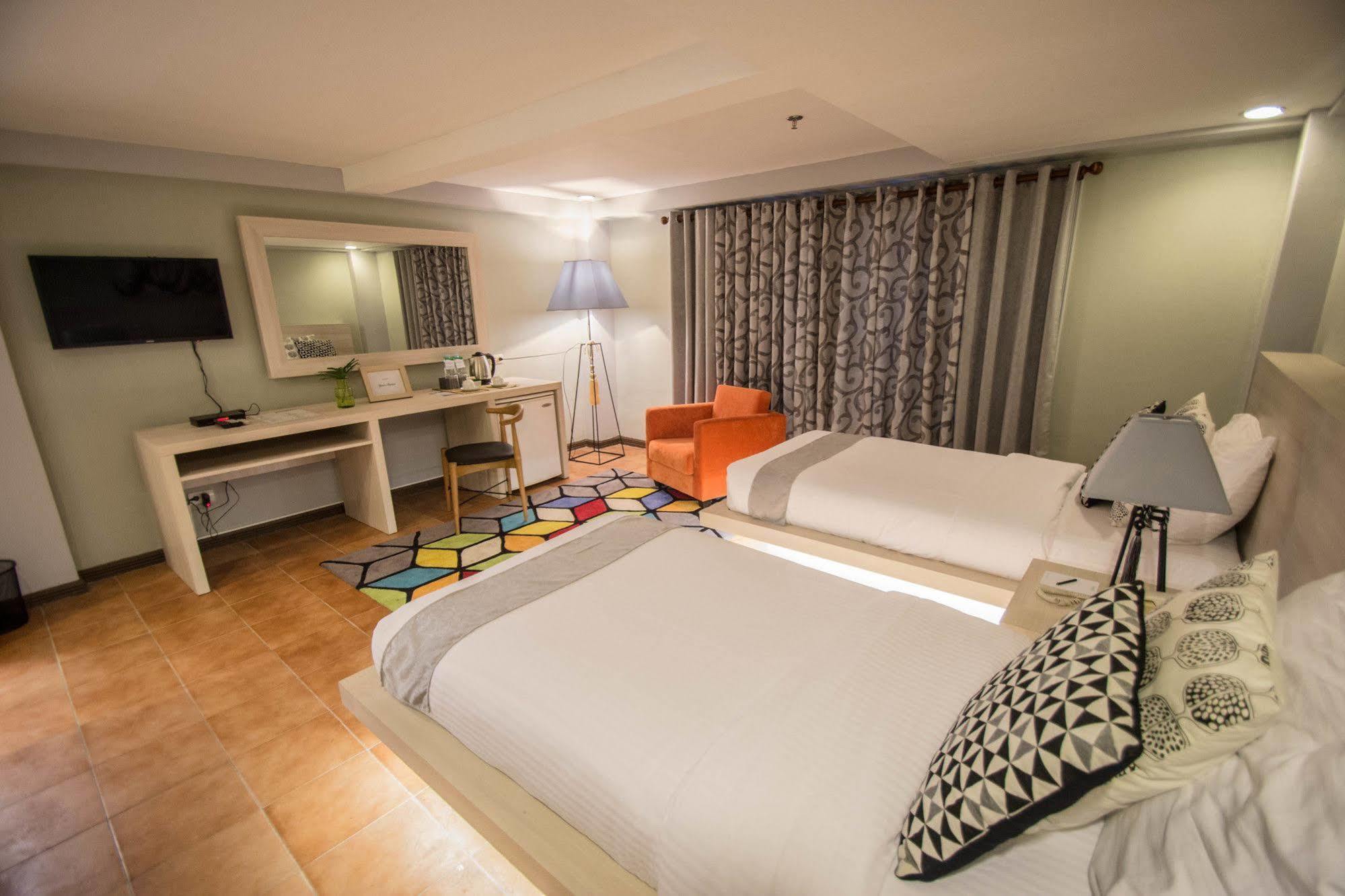 Almont City Hotel Butuan City Buitenkant foto