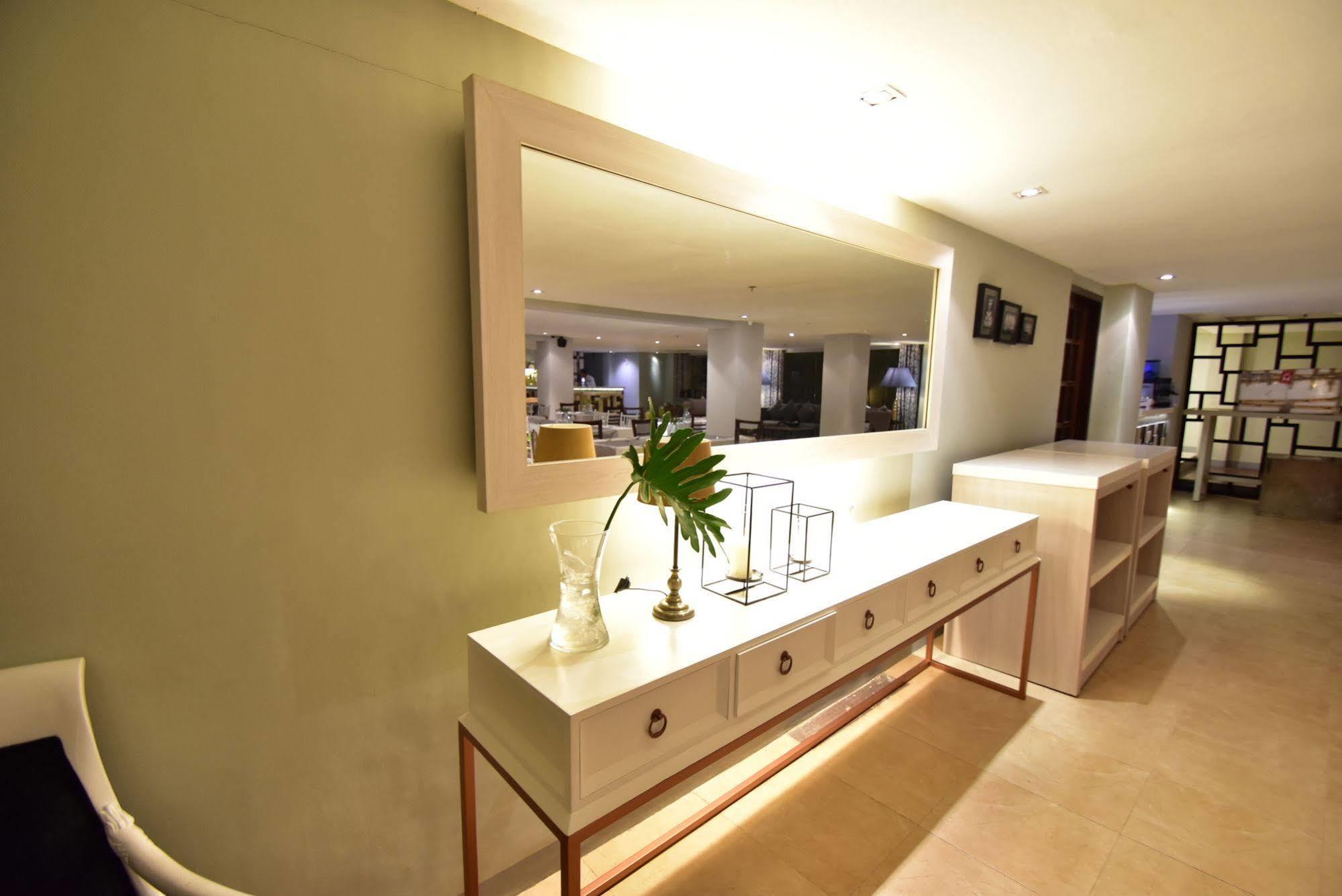 Almont City Hotel Butuan City Buitenkant foto