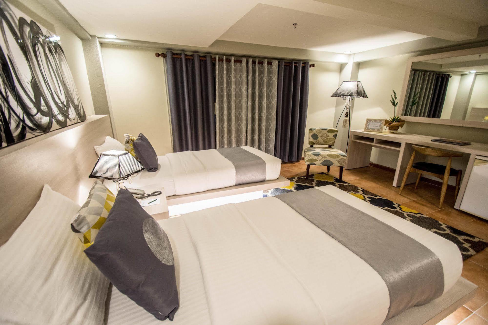Almont City Hotel Butuan City Buitenkant foto